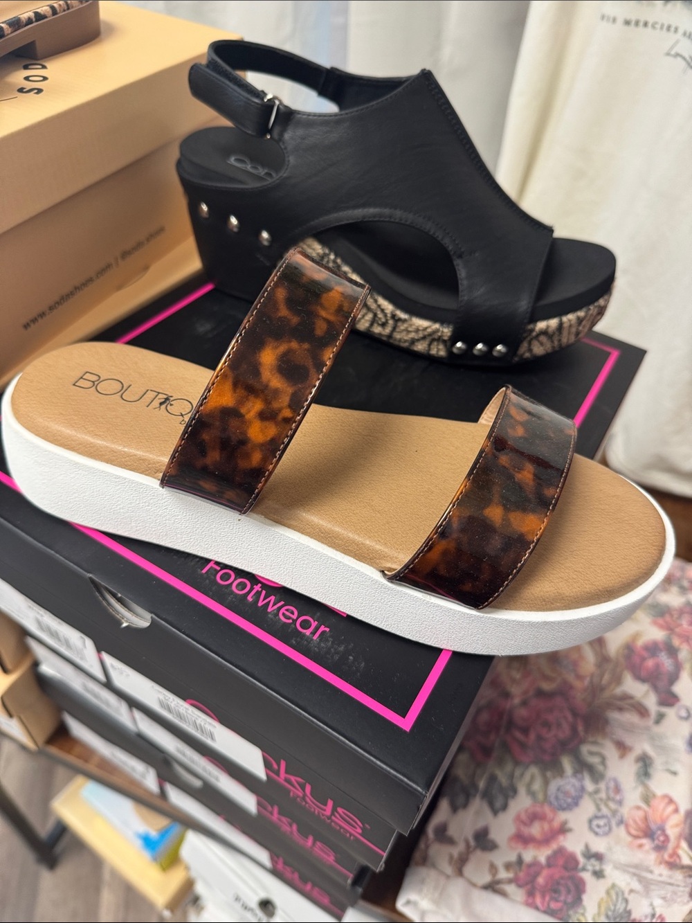 Tortoiseshell Strap Slide Sandal in Brown